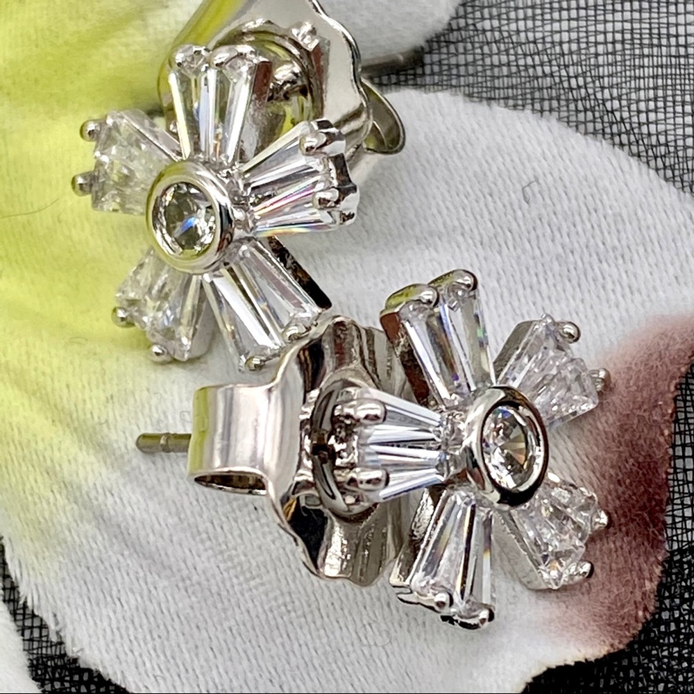 NWT Kenneth Jay Lane Baguette Flower Earrings - Picture 8 of 14